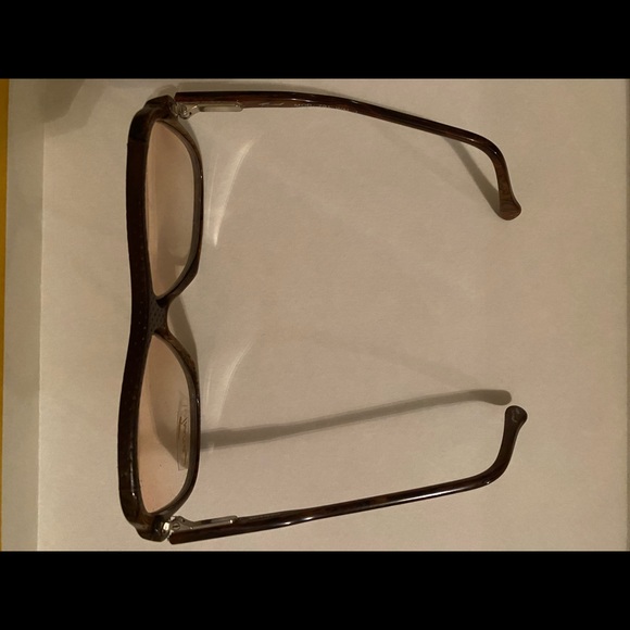 Glasses - Picture 3 of 4